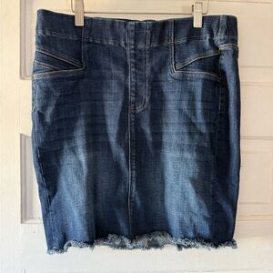 Liverpool Women's Frayed Raw Hem Pull-On Dark Wash Denim Jean Skirt